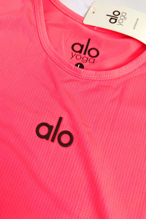 خرید کراپ ورزشی زنانه رنگ صورتی فسفری با ارسال فوری