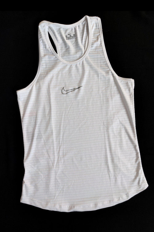 قیمت تاپ ورزشی زنانه سوزنی نایک + تحویل فوری در شیراز